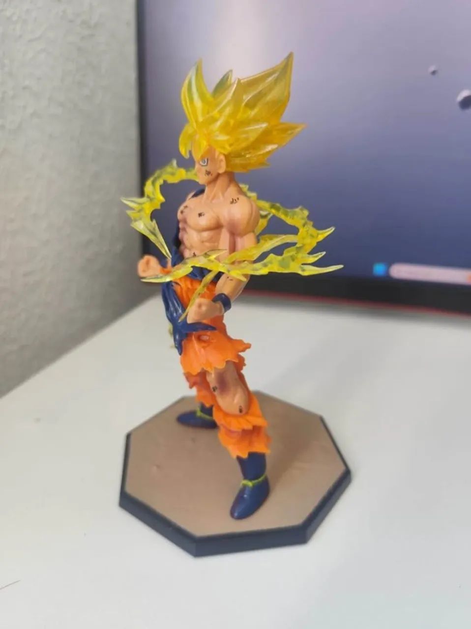 GOKU SUPER SAIYAJIN - FIGURA DE COLEÇÃO  - Foto 4