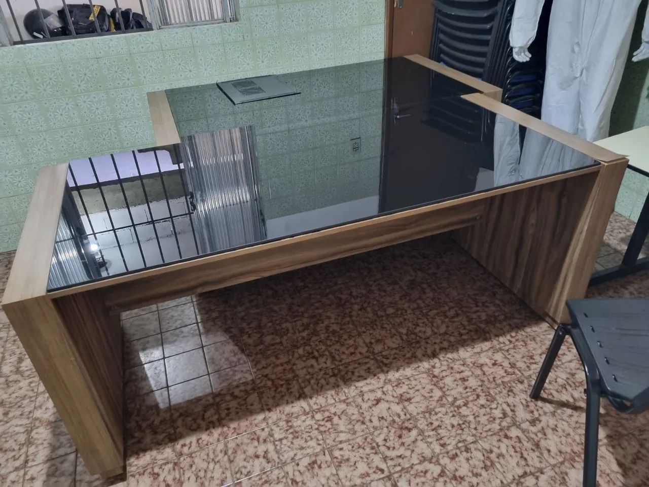 Mesas de Escritório em MDF com vidro laqueado