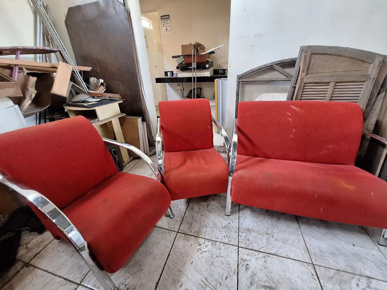 Conjunto de sofá e poltronas 