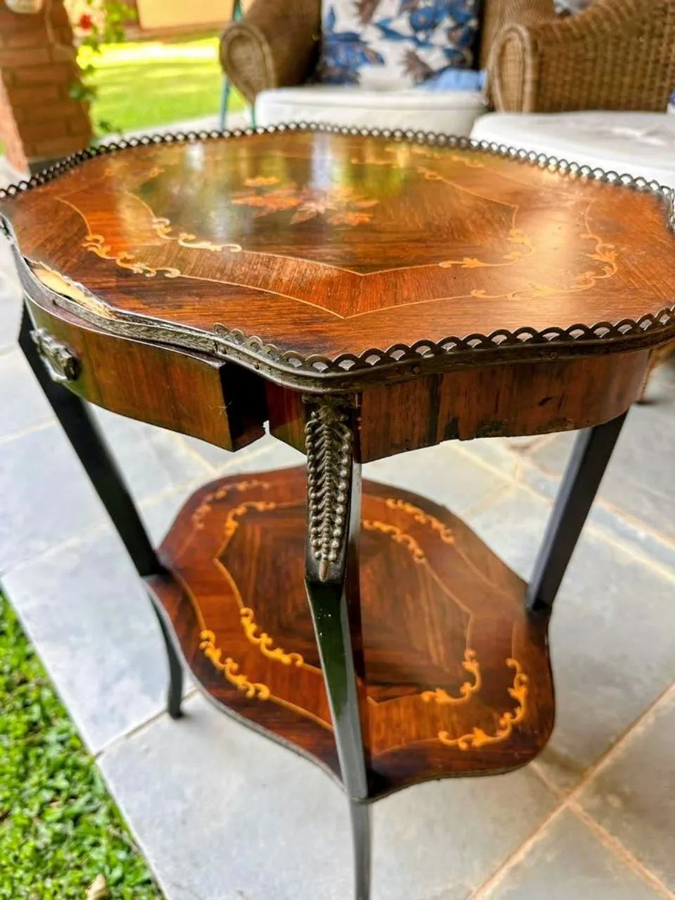 MESA DE CANTO MARCHETADA