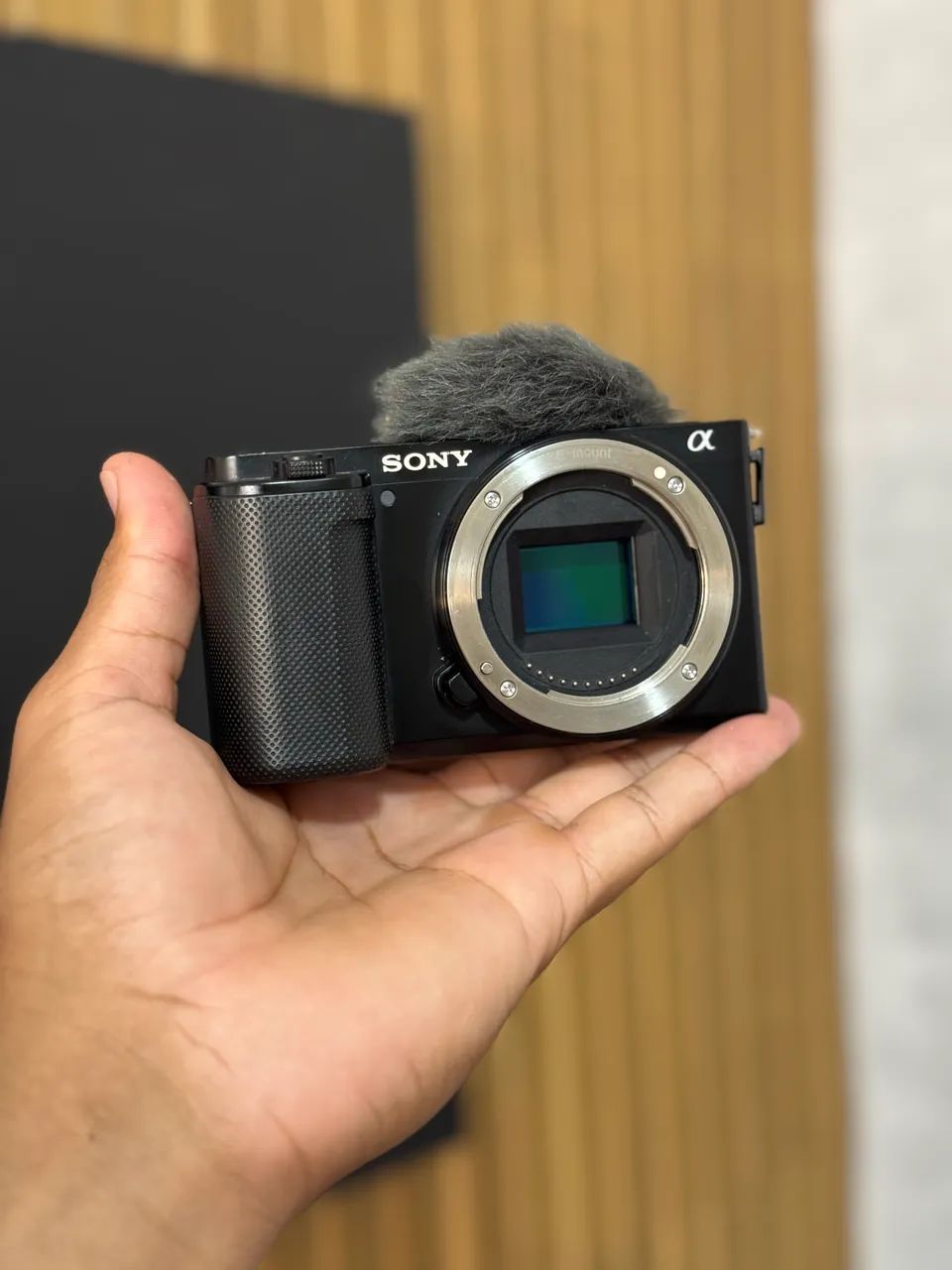 Câmera Sony ZV E10 (somente o corpo)