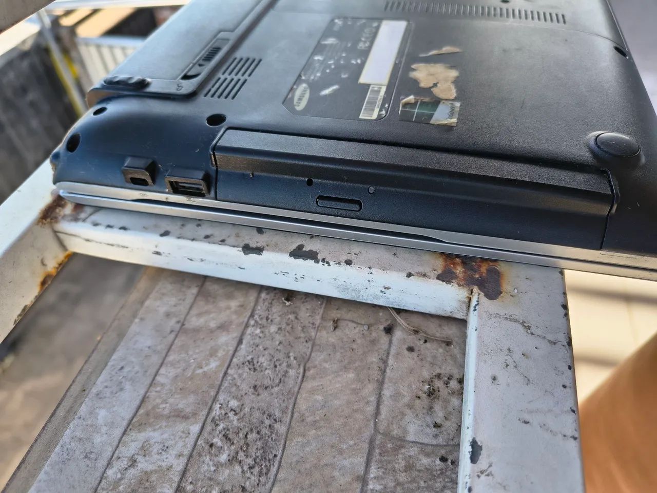 Vendo notebook Samsung para retirada de peças  - Foto 4