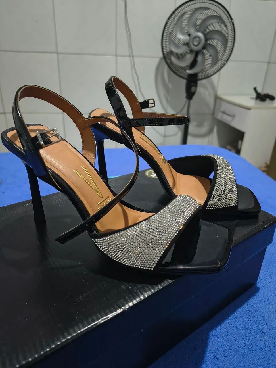 Vendo sandália Vizzano 36