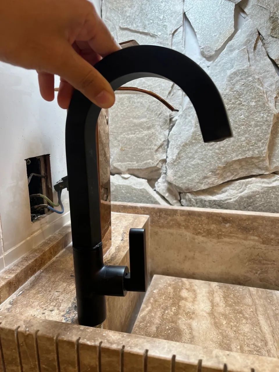 Torneira Para Banheiro - Preta