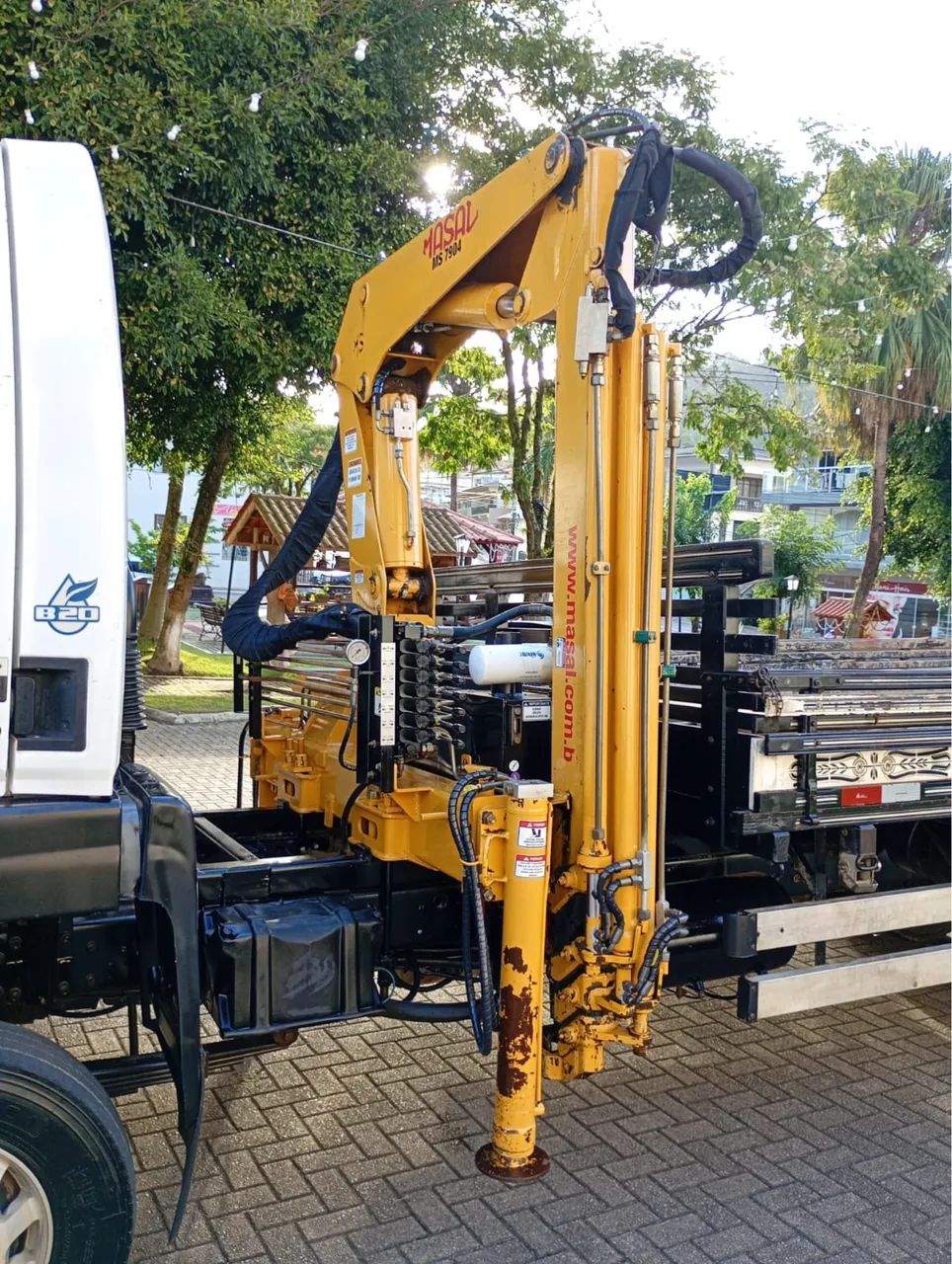 CAMINHÃO CARGO 816 COM MUCK E CARROCERIA - Foto 4