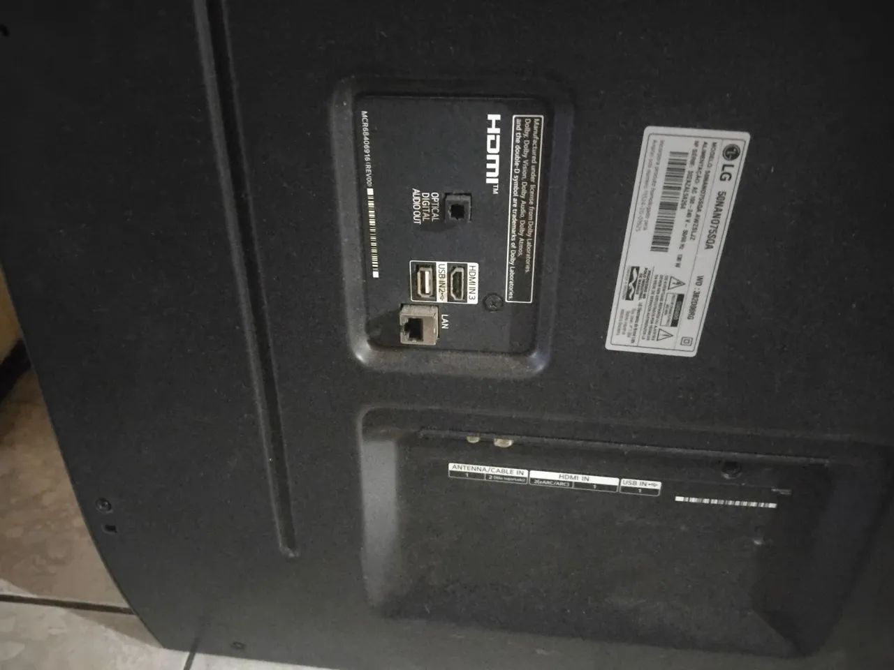 Duas TVS LG e Phillips com defeito 