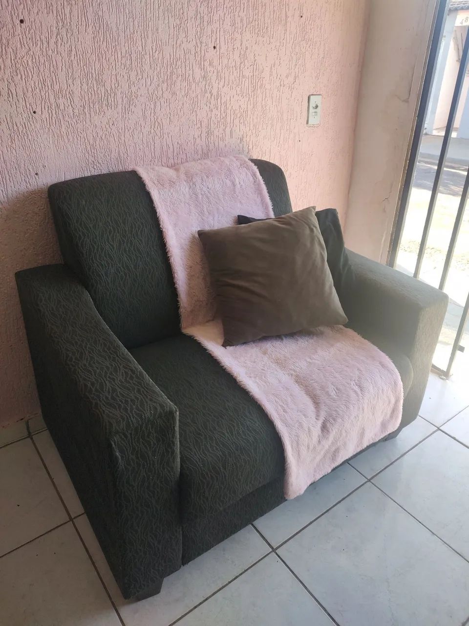 Vendo sofá muito conservado sem nenhum rasgo - Foto 2