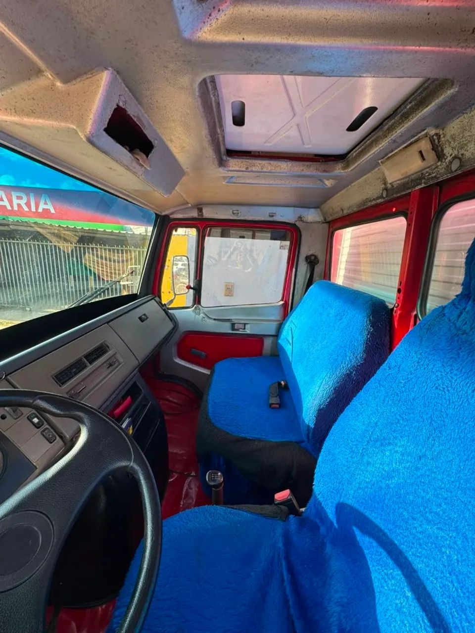Caminhão mb710 com Baú  - Foto 5