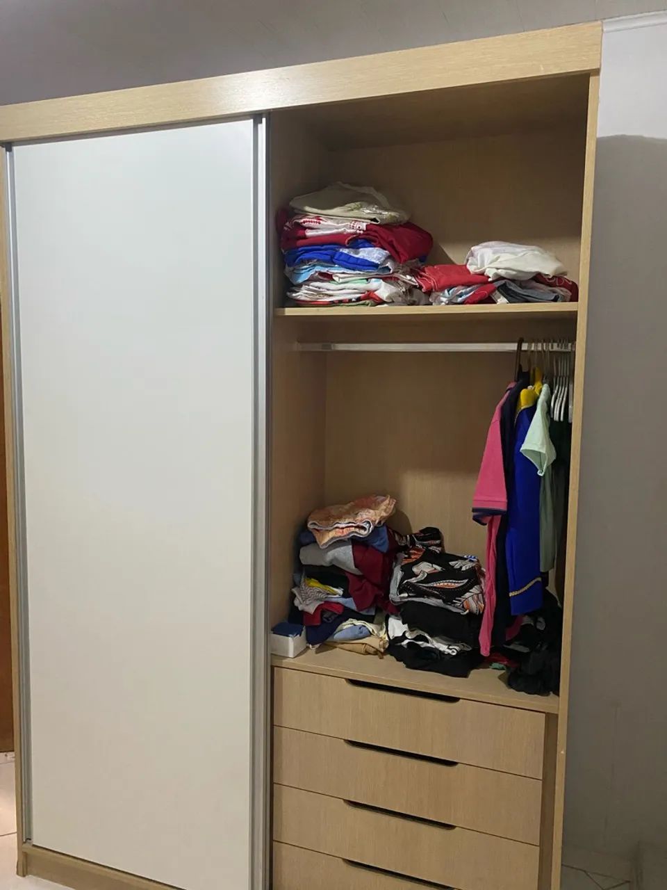 Vende-se Guarda-roupa de solteiro  - Foto 3