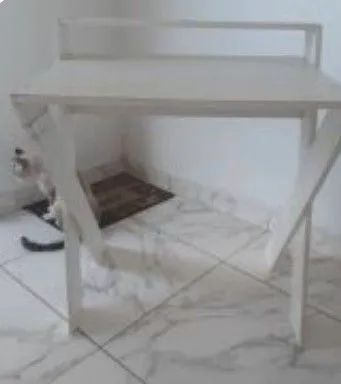 Escrivaninha.