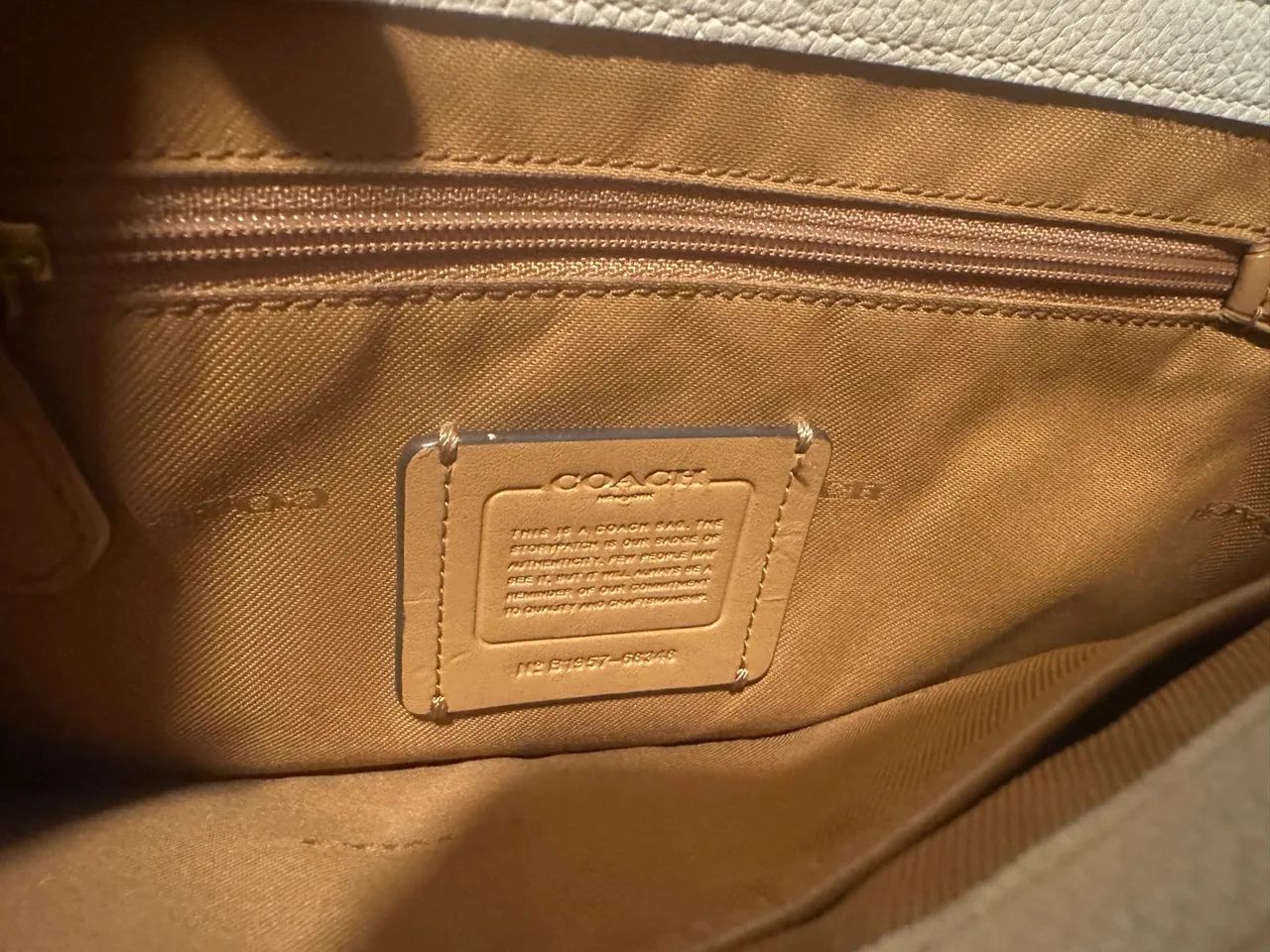 Bolsas Coach de Couro Off e Prata - Foto 3