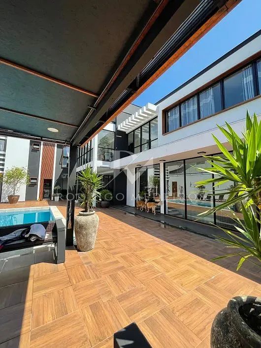 Casa com 4 suítes e vista mar no Estreito, Florianópolis