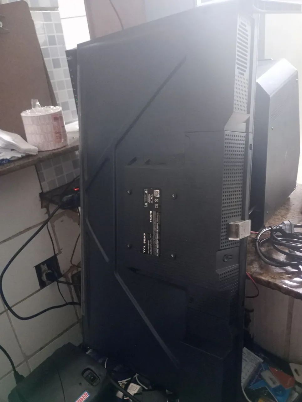 Tv TCL 32 polegadas com defeito tela quebrada  - Foto 4