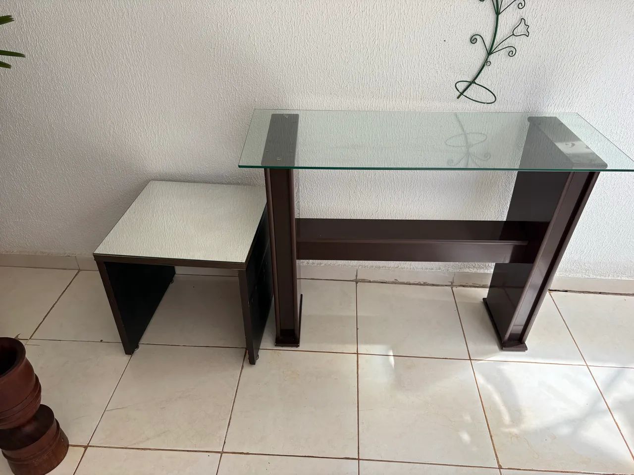 Mesa e aparador 