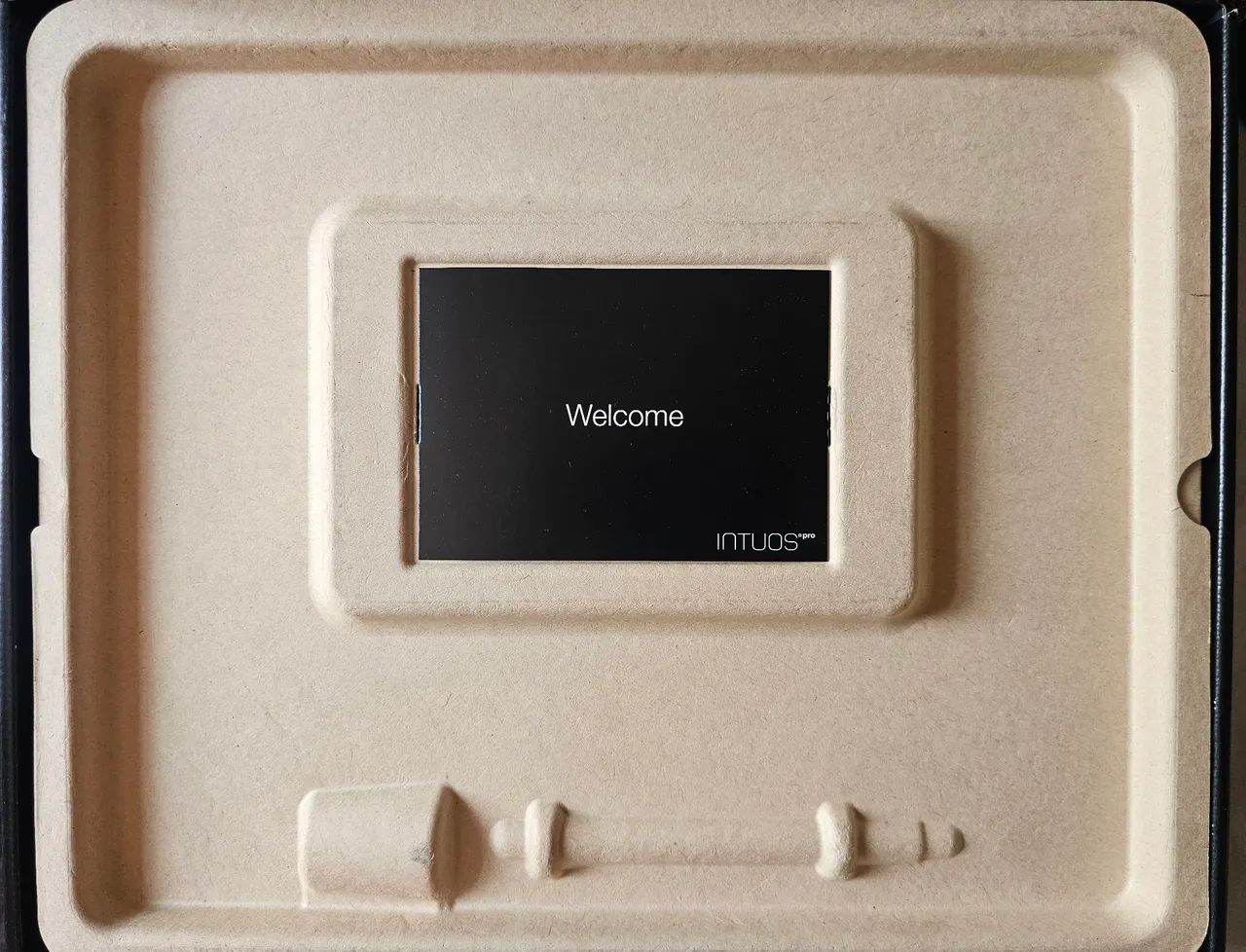 Mesa Digitalizadora Wacom Intuos Pro Medium PTH-651 Completa Na Caixa - Foto 2