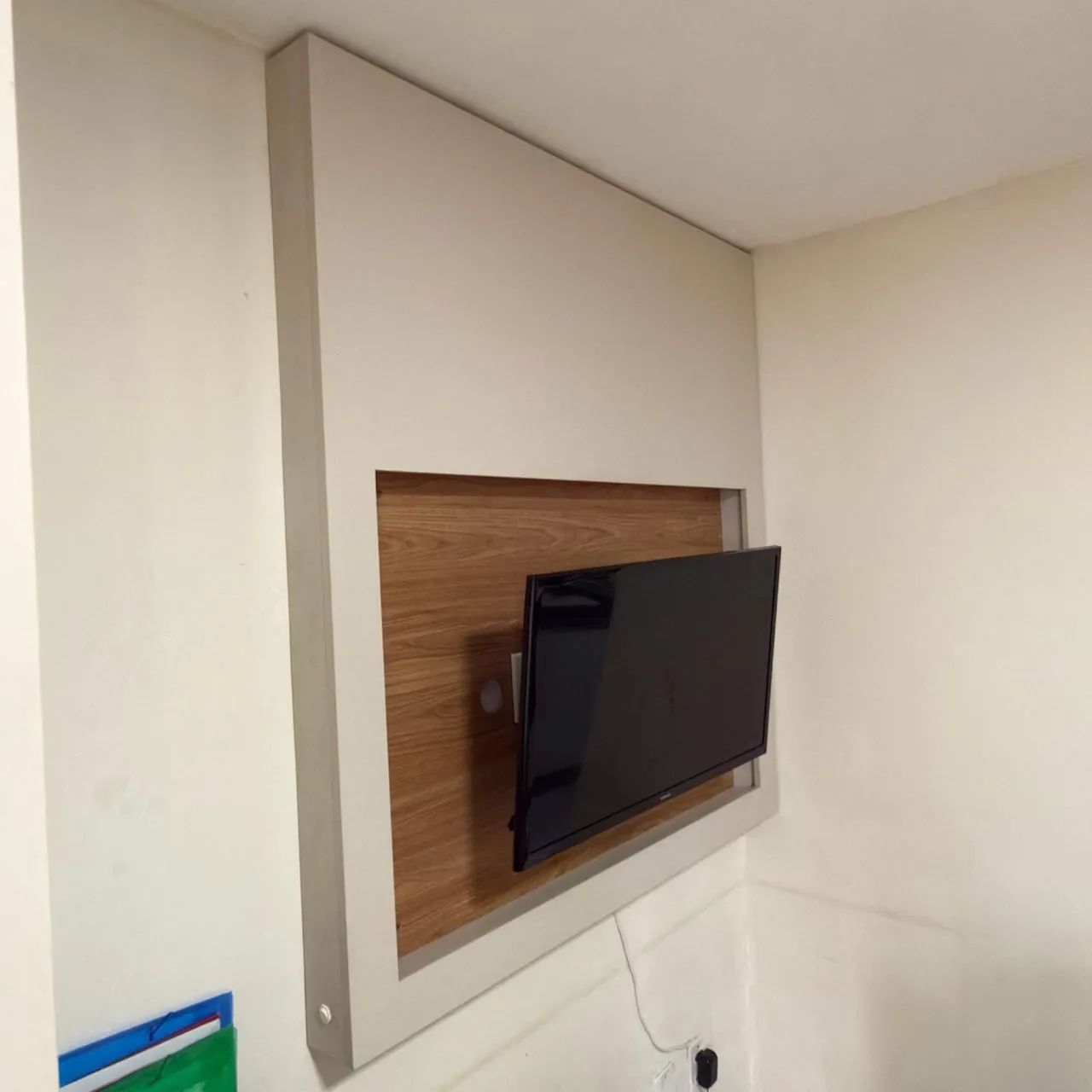 Painel de TV com pré-instalação para LED