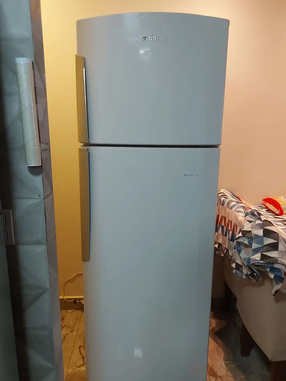 VENDO UMA GELADEIRA USADA, VOLTAGEM 127, CASI QUEIRA, LEVA JUNTO O TRANSFORMADOR . - Foto 6