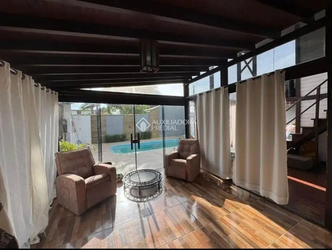 Residência com 4 quartos, hidromassagem, churrasqueira e piscina - Foto 3