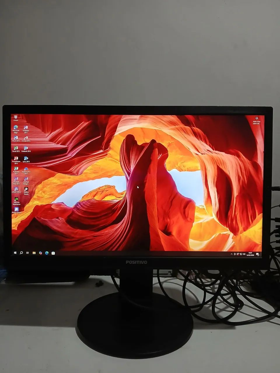 Monitor positivo 22 polegadas VGA HDMI DVI