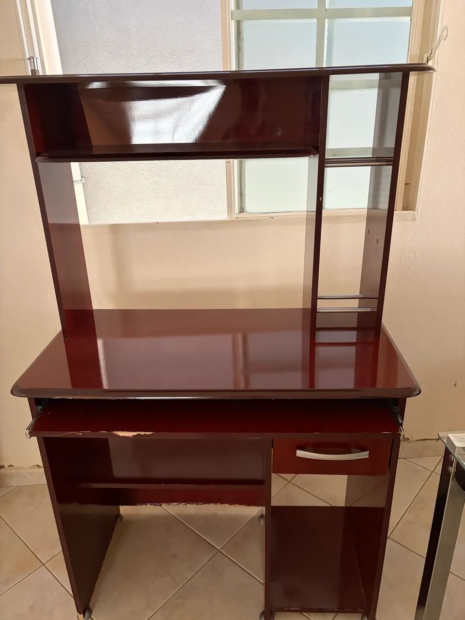 Uma mesa pra computador de madeira  - Foto 2