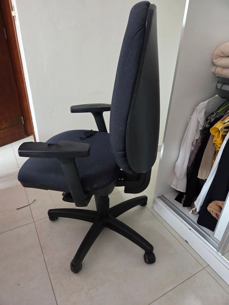 Cadeira de escritório usada - Foto 3