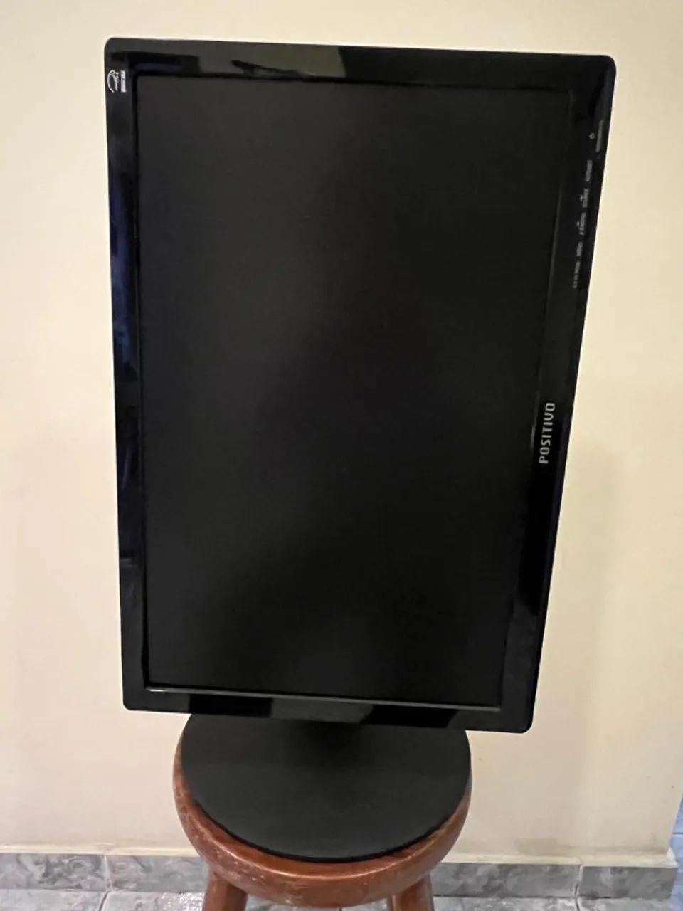 Monitor Positivo 19" de Led - Excelente Estado - Foto 4