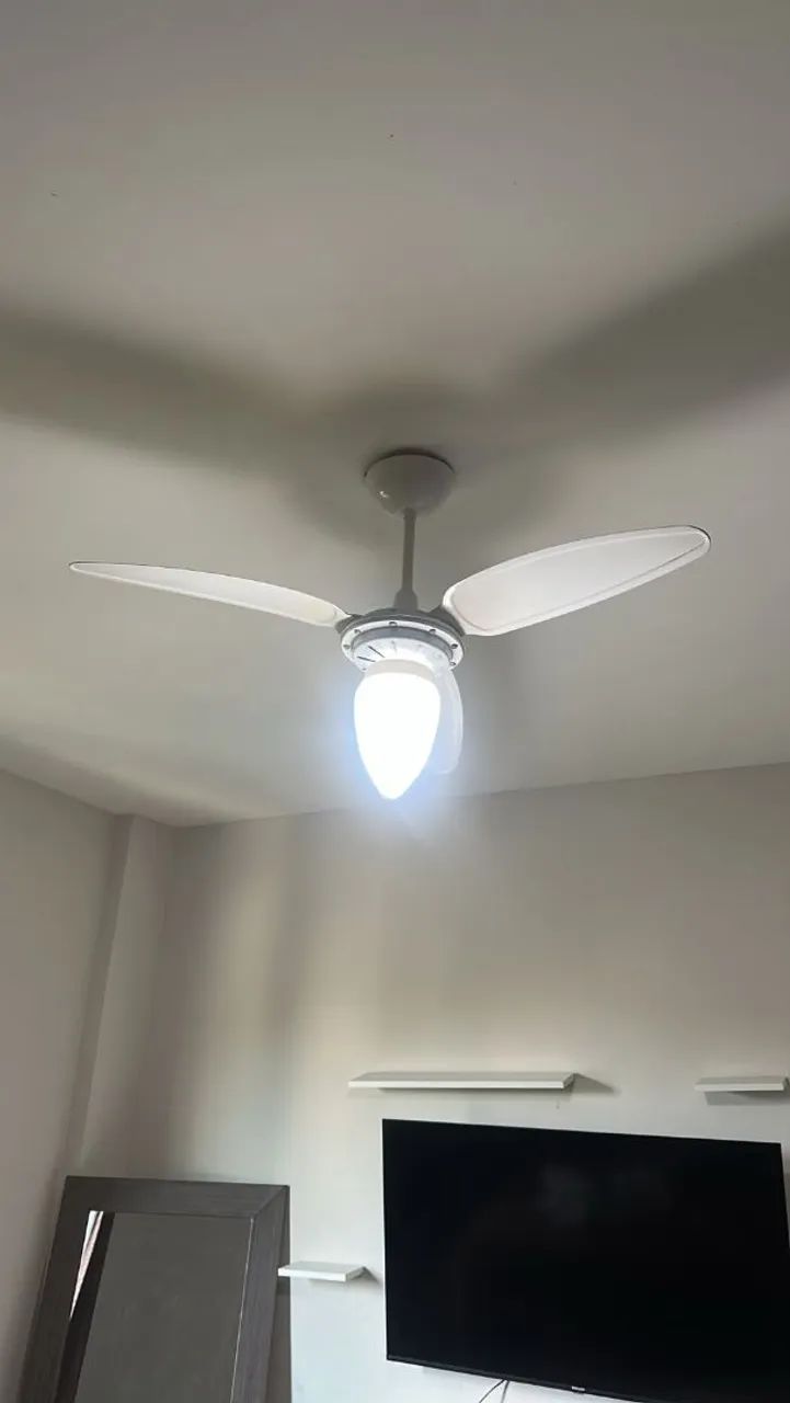 Ventilador de teto branco