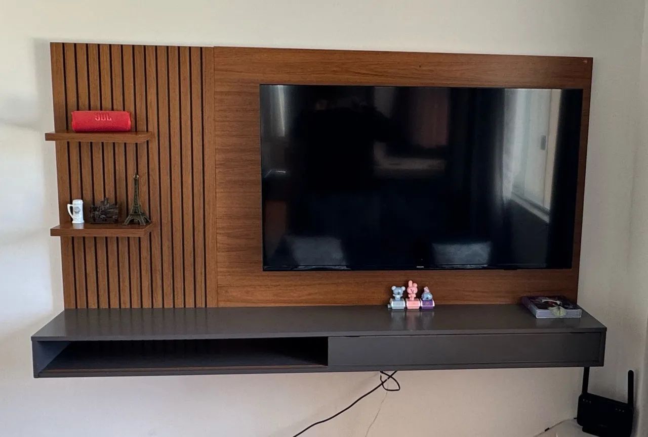 TV PHILLIPS SMART 4K + PAINEL COM RACK