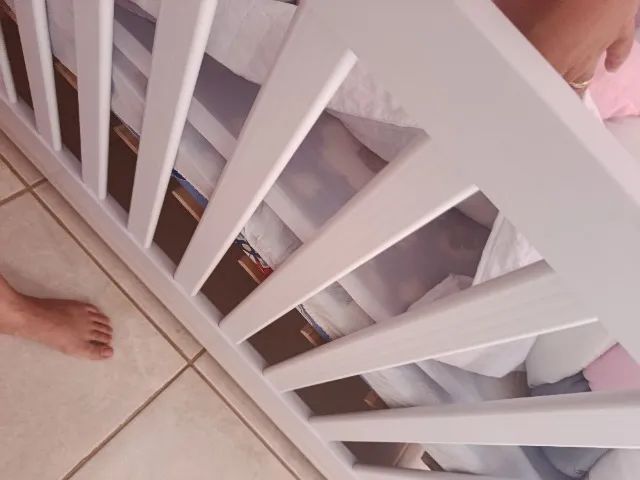 Conjunto berço, guarda roupa e colchão  - Foto 3