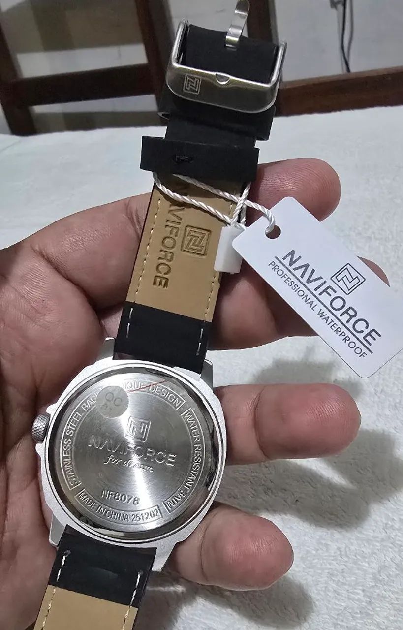 Relógio da Naviforce pulseira preta de couro original  - Foto 3