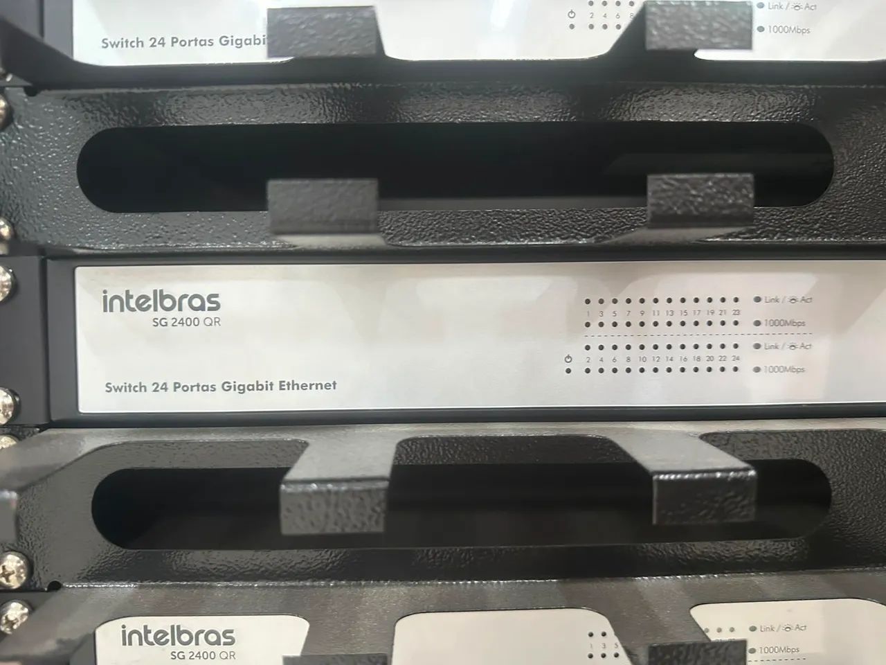 3 Switches Intelbras de 24 portas cada - Foto 3