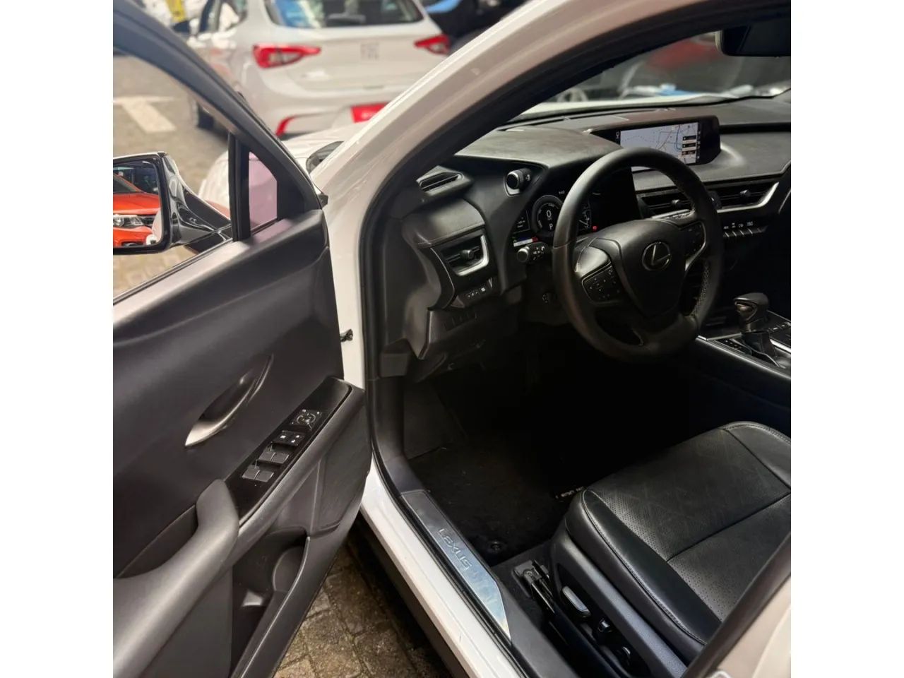 Lexus UX-250h Luxury 2.0 16V Aut.(hybrid), foto 9 de 11