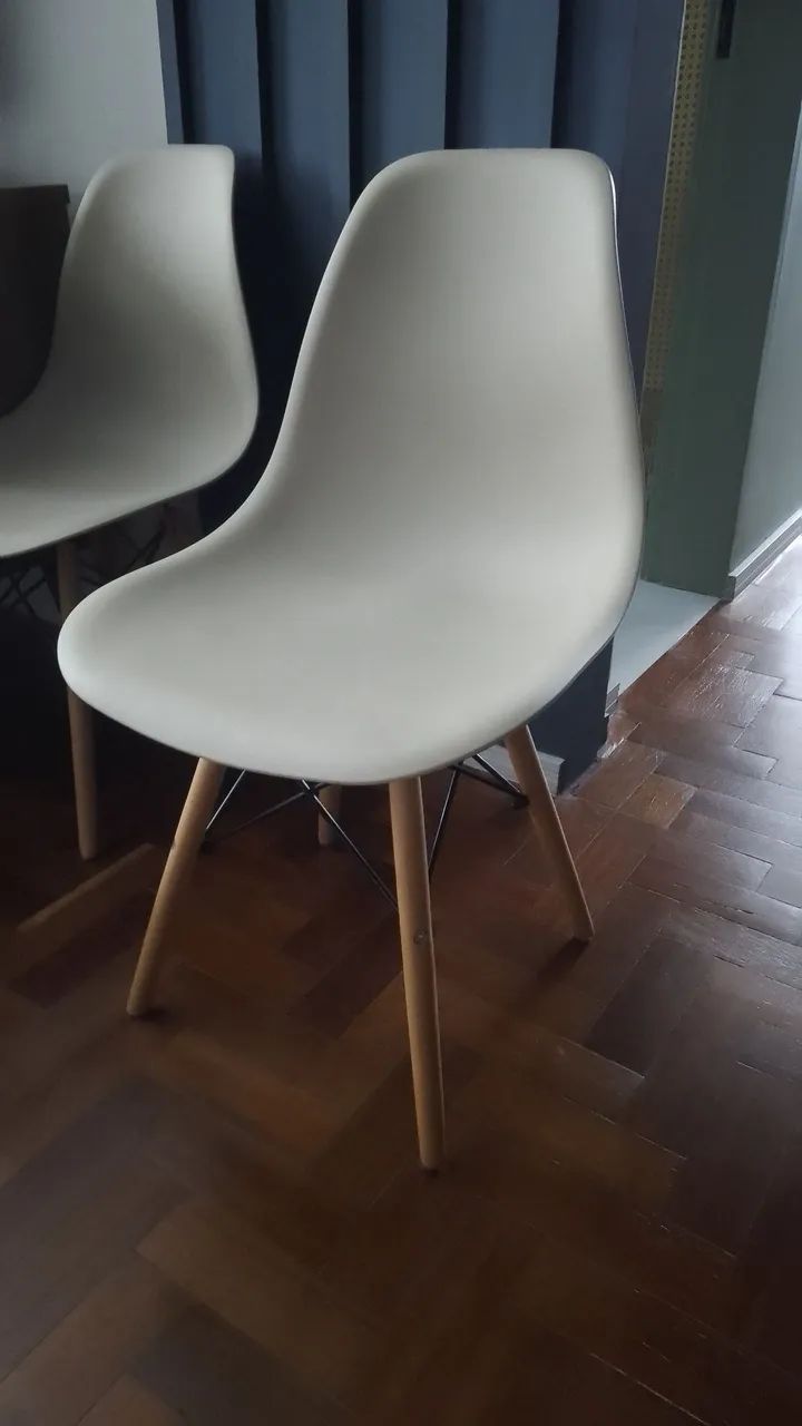 Vendo 4 cadeiras Eames Eiffel - Foto 4