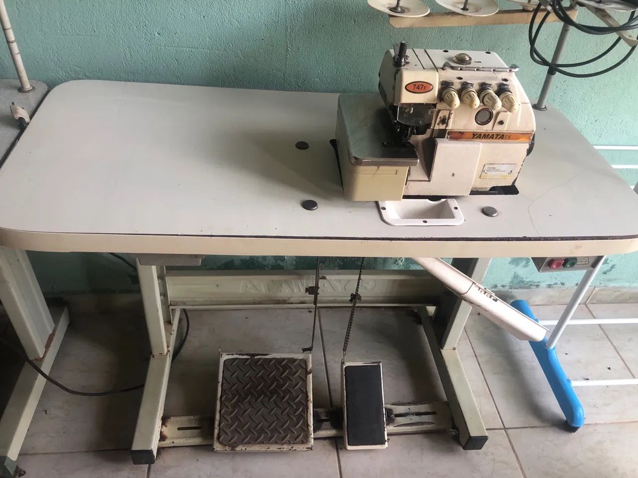 Maquina overlock  - Foto 3