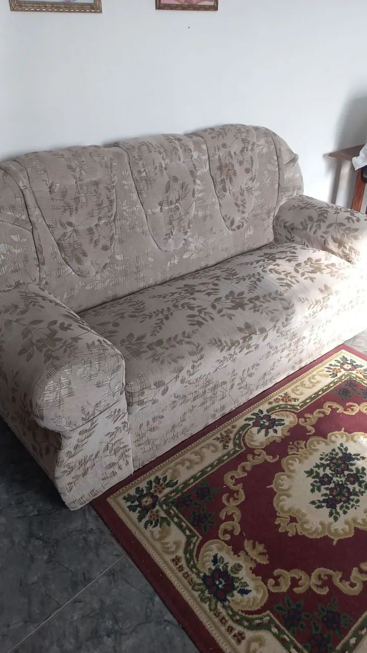 Sofá de três lugares 