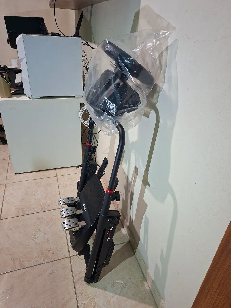 Kit volante Logitech G920 com câmbio e suporte (cockpit) - Foto 4