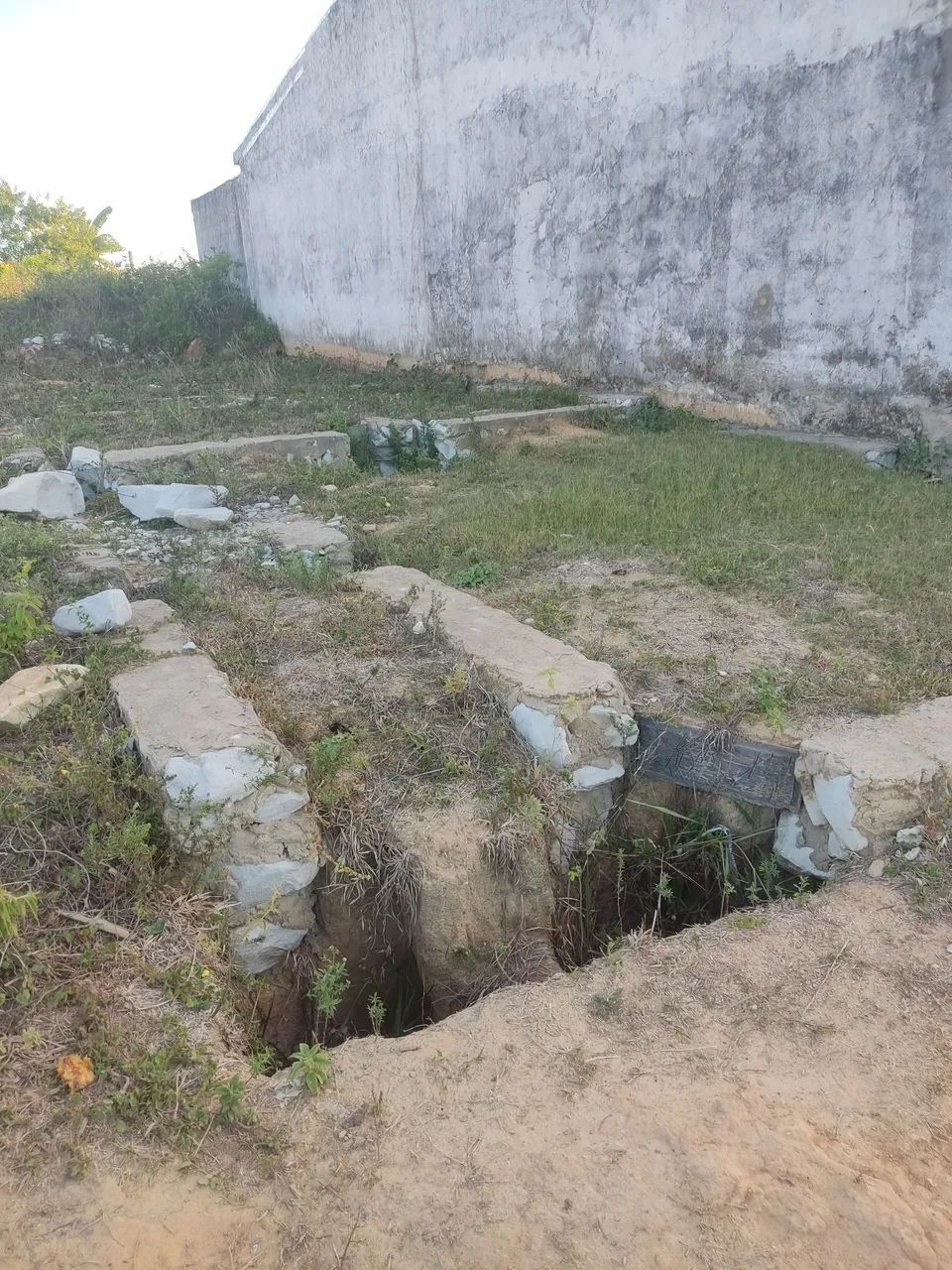 Terreno já com alicerce  vendo ou troco  - Foto 2