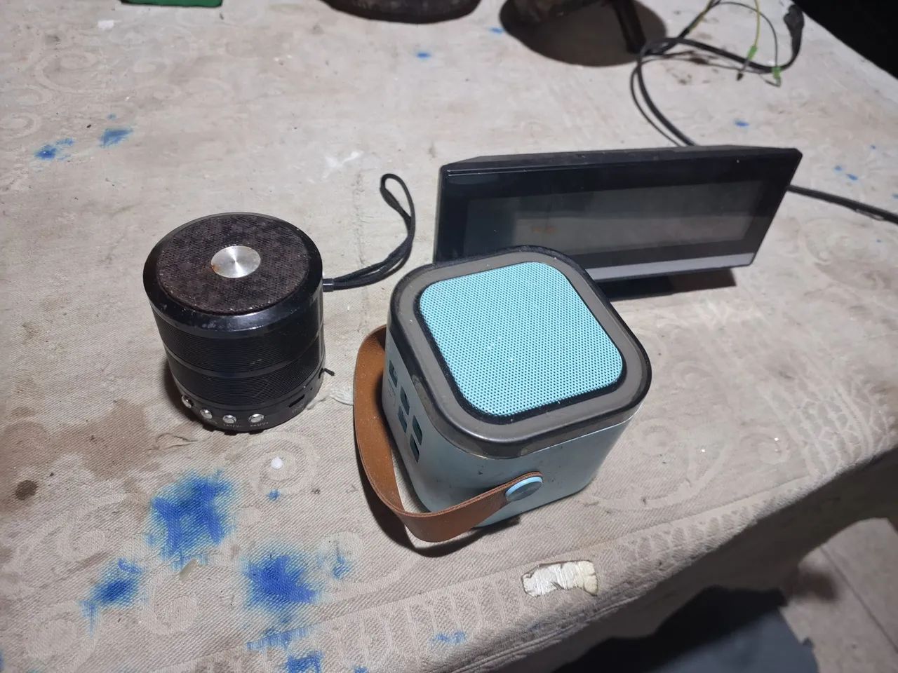 Lote com 3 caixas de som nao sei se funciona e nao sei o defeito  - Foto 5