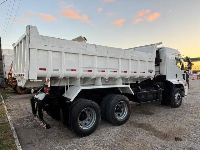 Vendo Caçamba Ford 2431 6x2, Cabinada Leito, modelo 2019 - Foto 4
