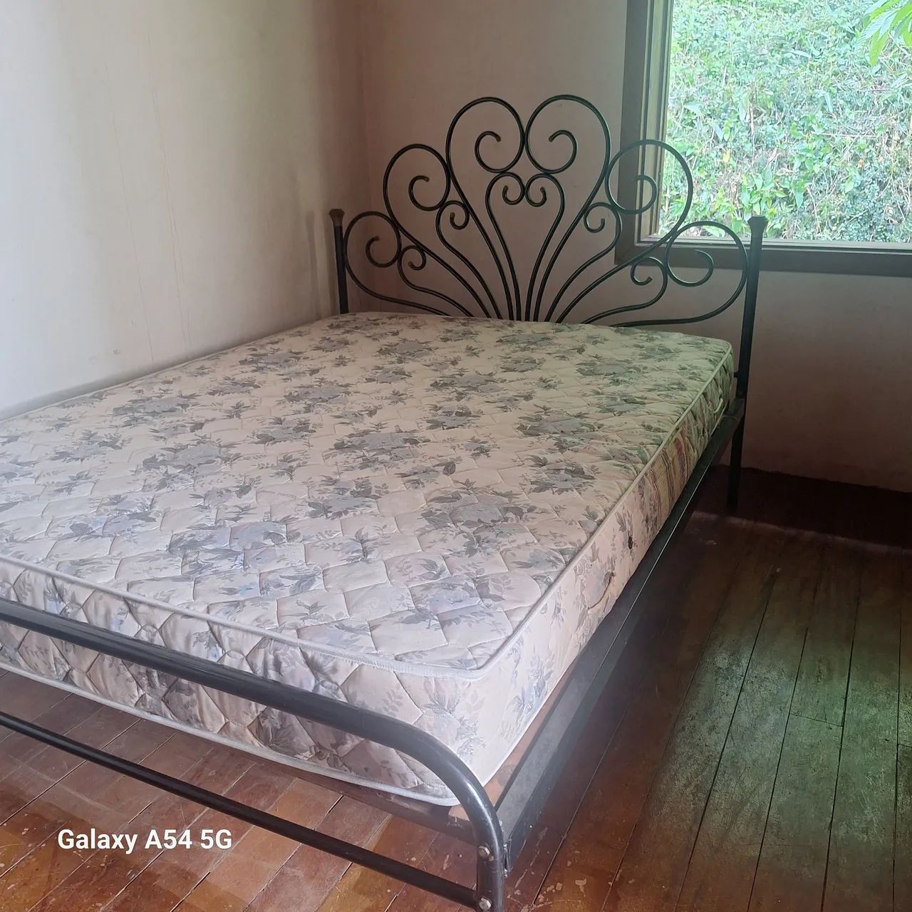 Cama de ferro com colchão IMPERDÍVEL  - Foto 2