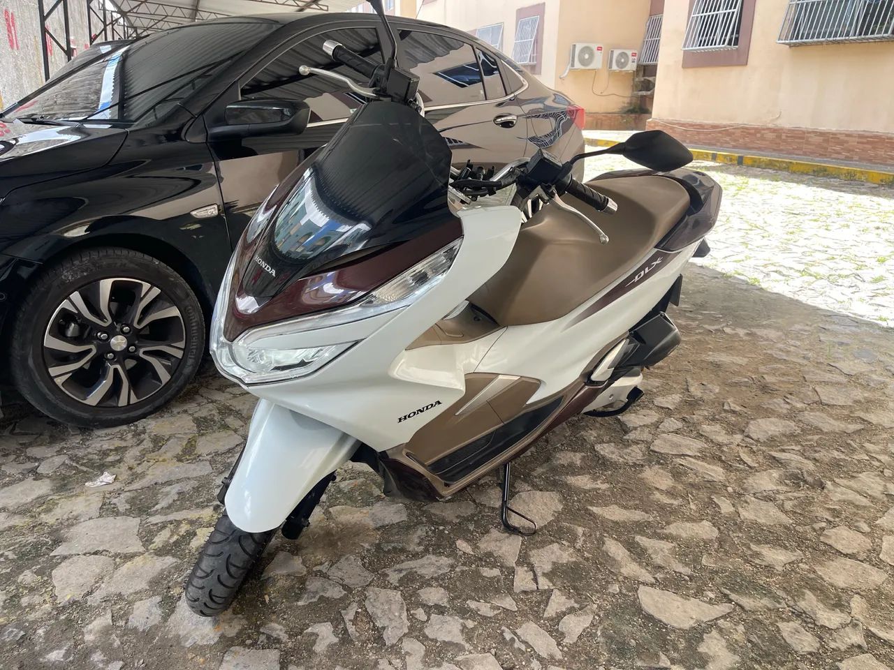 PCX DLX 2021