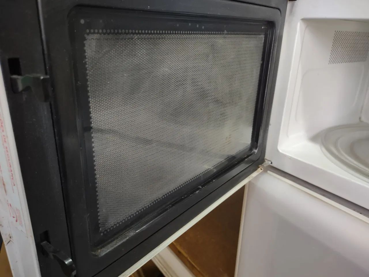 Micro-ondas Eletrolux 30 litros 220 volts  funcionando perfeitamente  - Foto 4