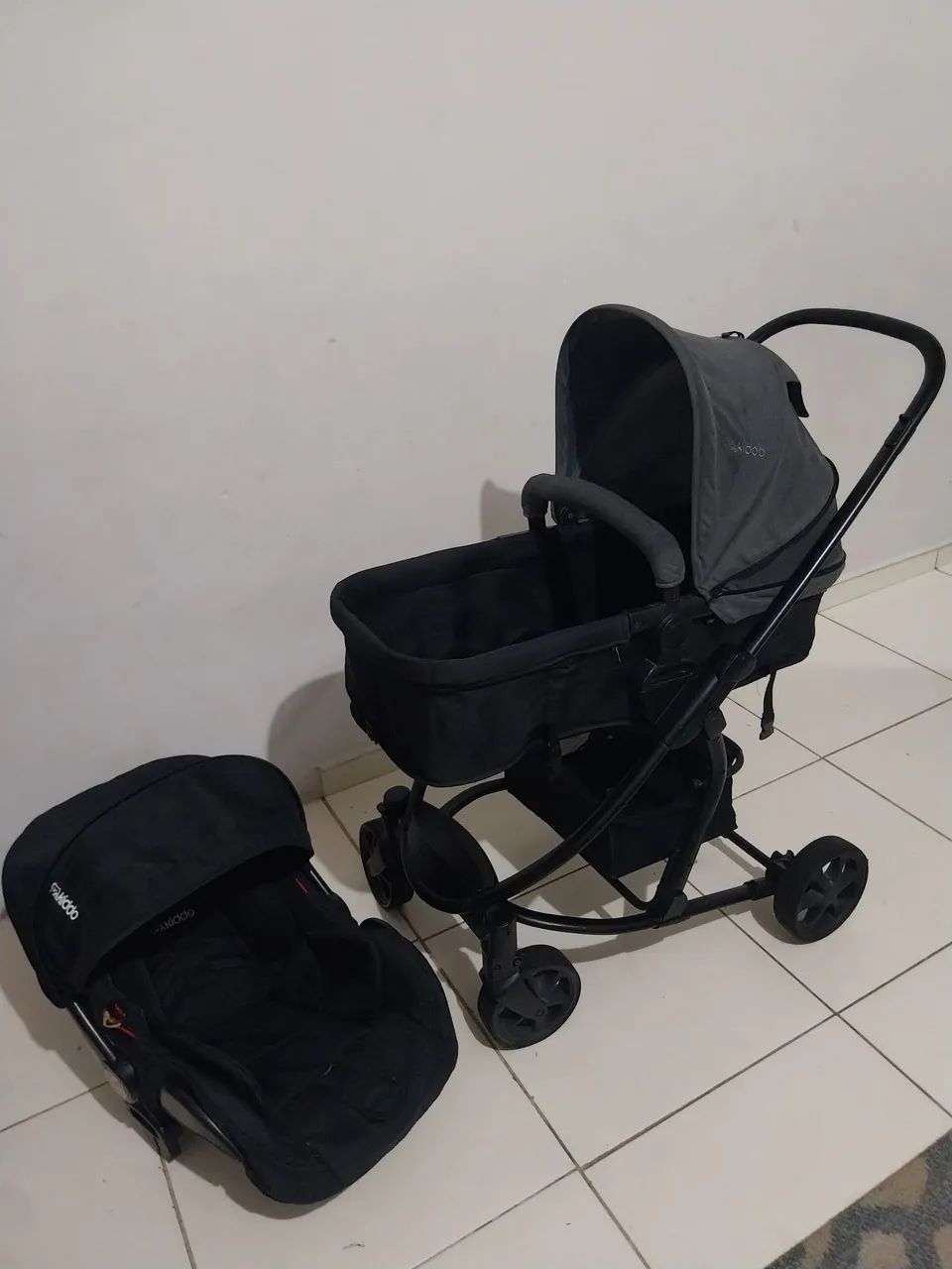 Carrinho e bebê conforto Kiddo Prima
