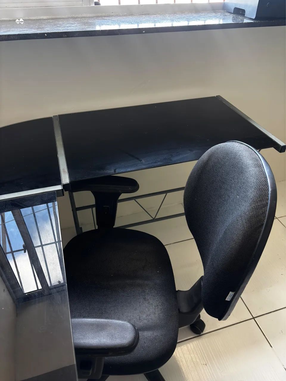Mesa de vidro + cadeira de escritório  - Foto 3