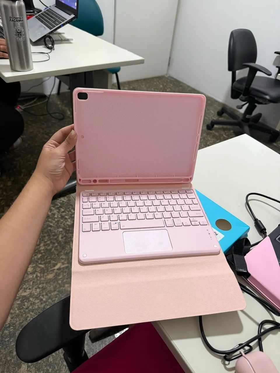 capa com teclado para iPad 7/8/9 - Foto 2