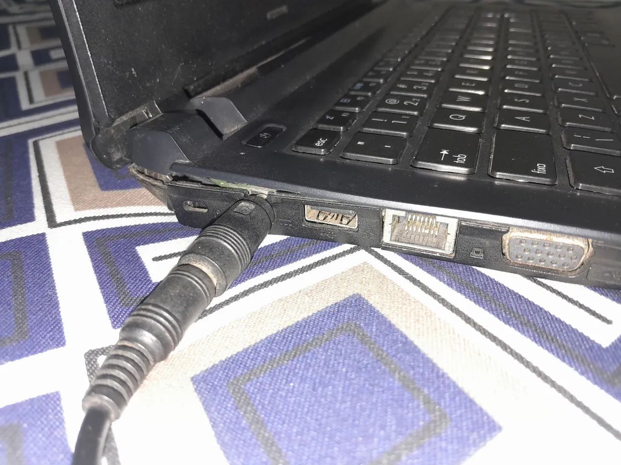 Notebook com carregador,mouse e teclado com fio - Foto 5