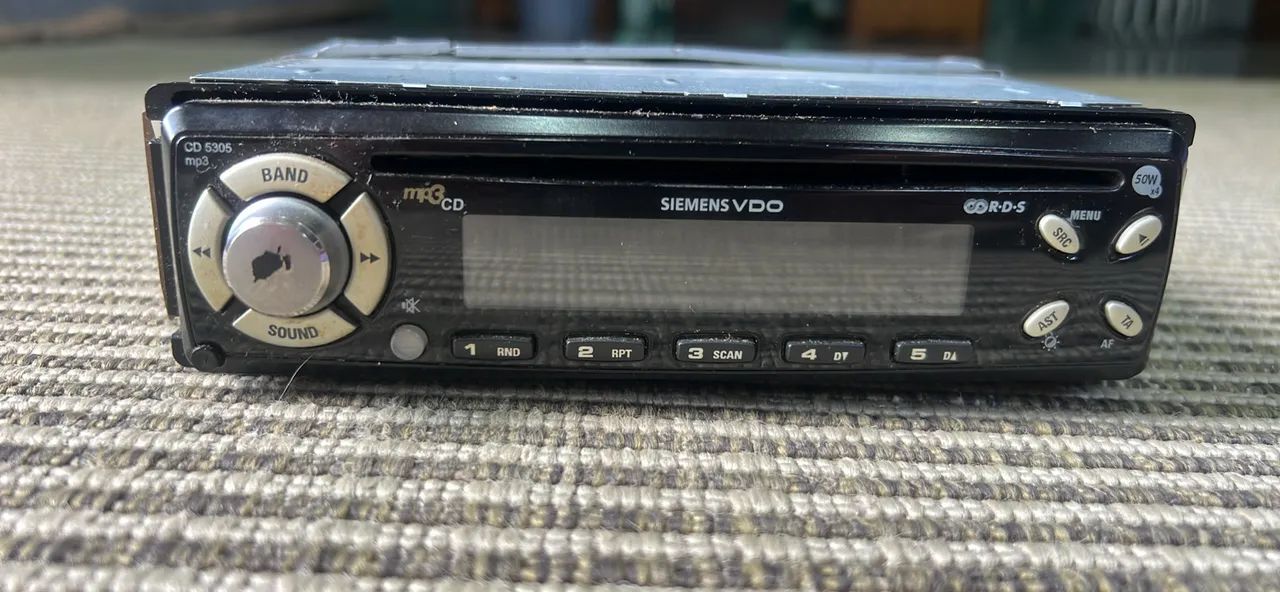 rádio automotivo e toca-CDs da marca Siemens VDO