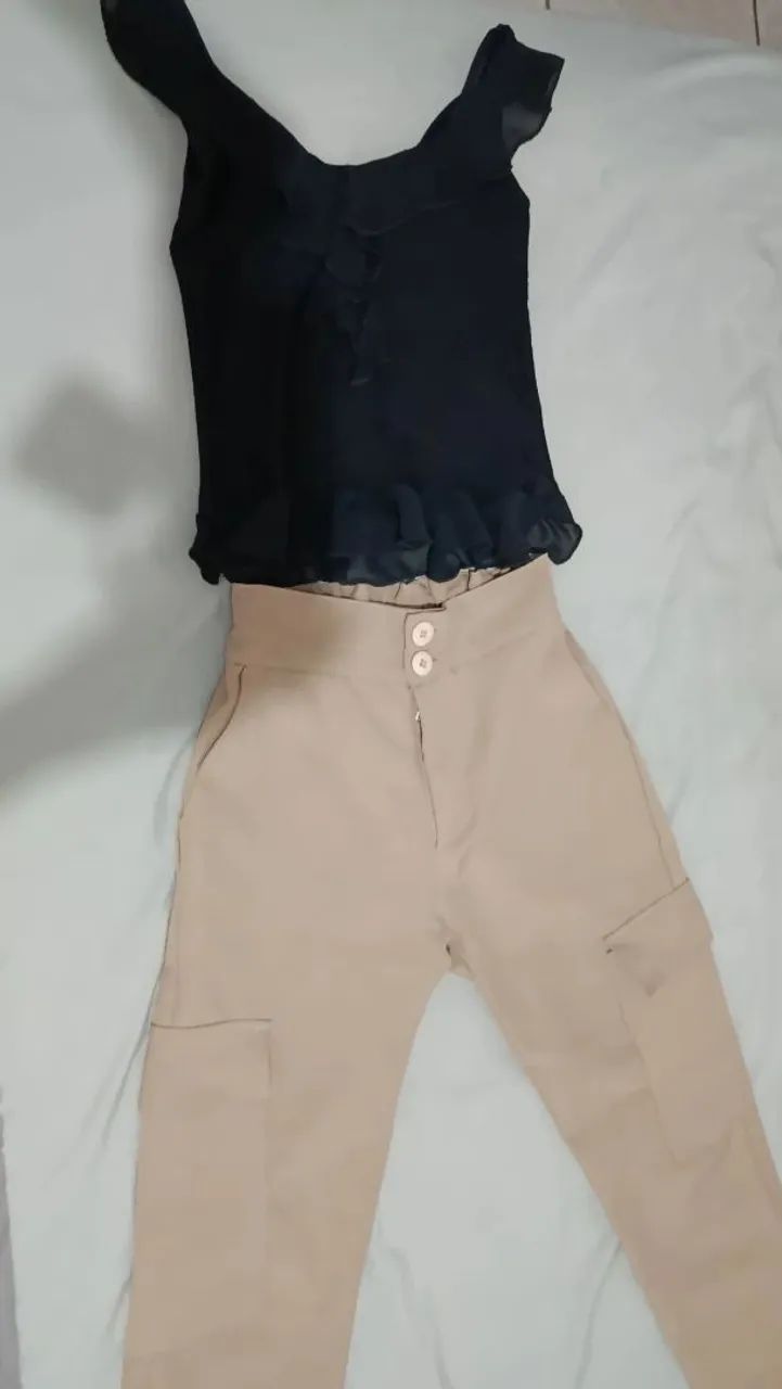 Calça cargo + blusa preta