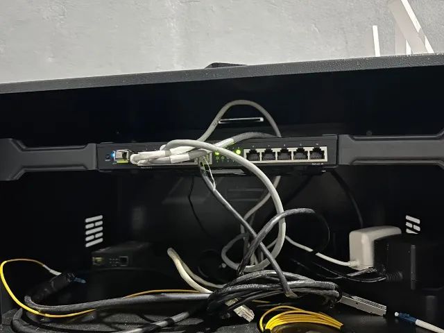 MIKROTIK 4011 6 MESES DE USO