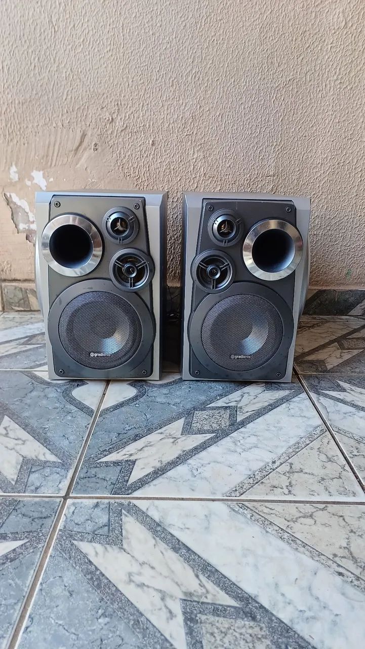 Caixas acústicas gradiente com explosion subwoofer nas laterais graves bruto.